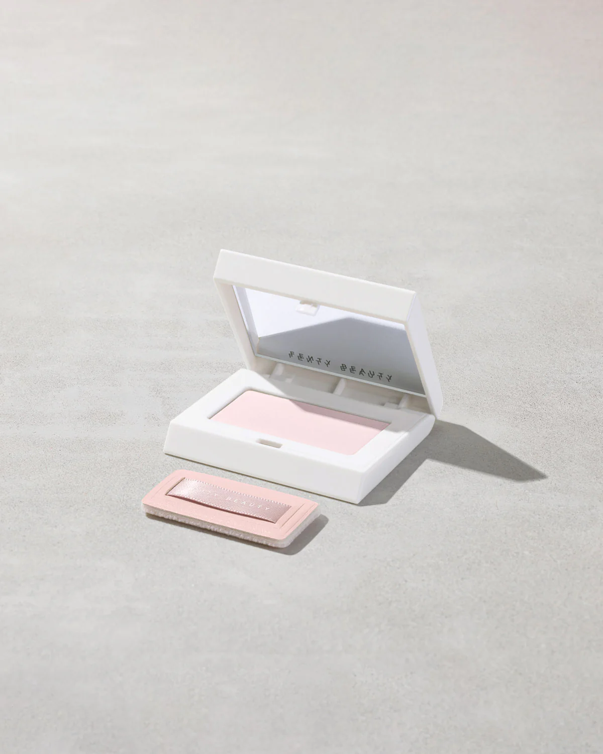 Invisimatte Instant Setting + Blotting Powder - Image 9