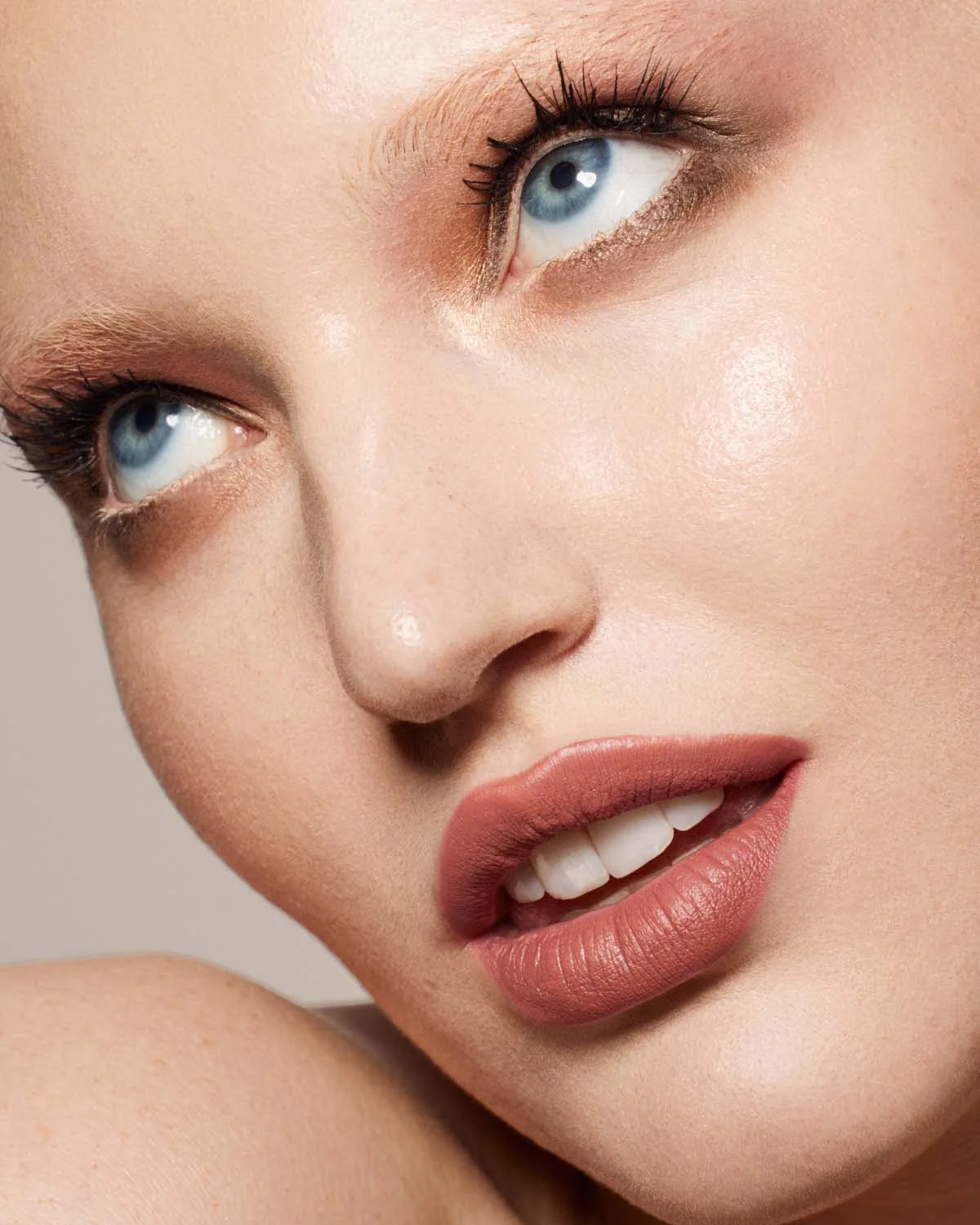 Stunna Lip Paint Longwear Fluid Lip Color — Uninterested - Image 4