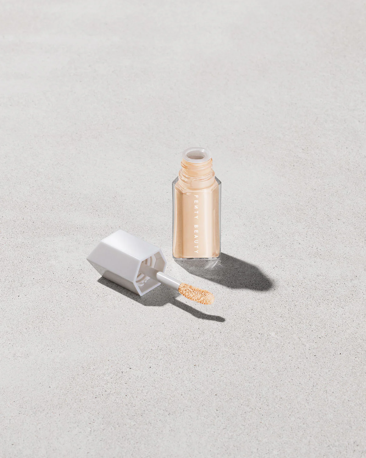 We're Even Mini Hydrating Longwear Concealer — 220W