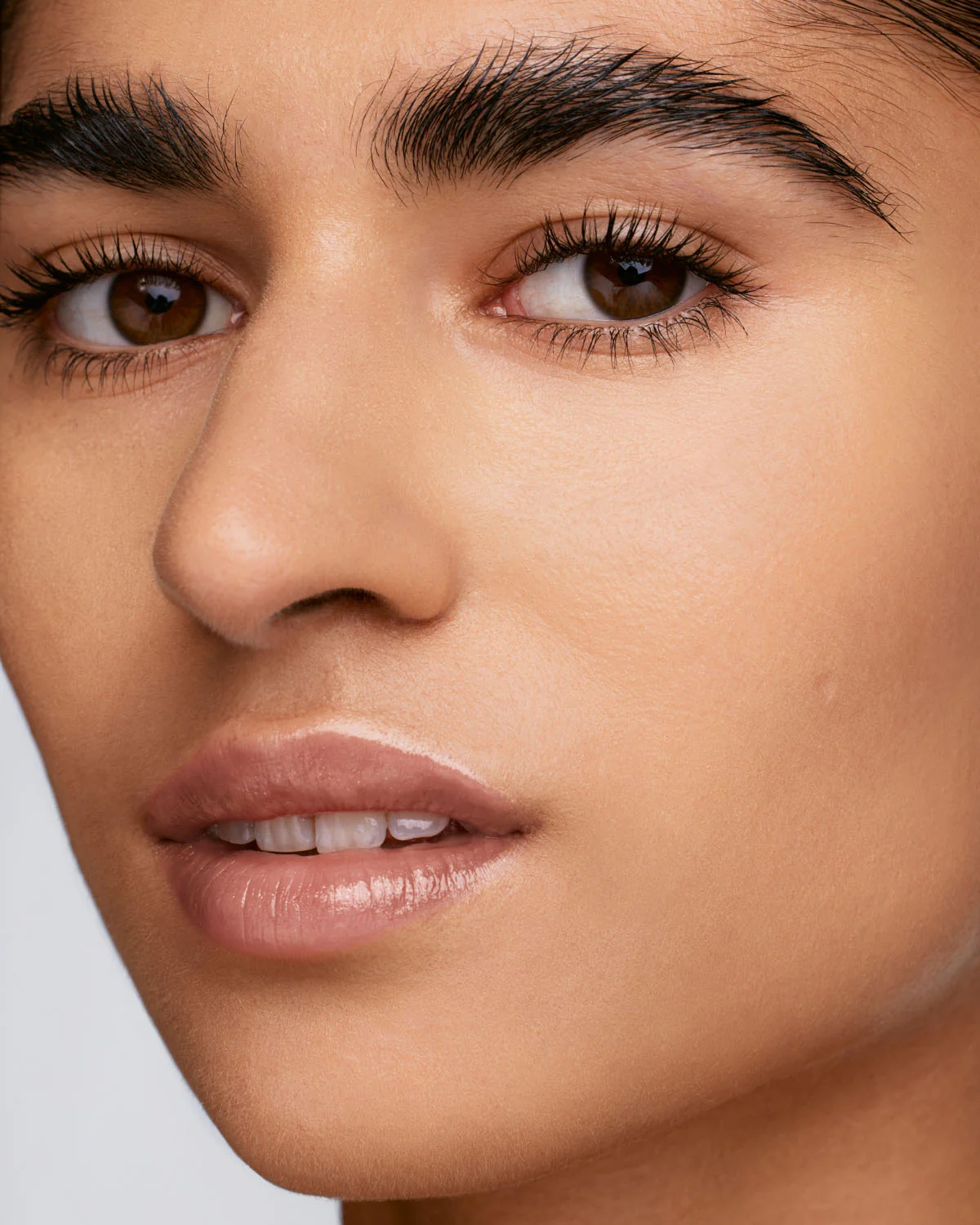 We're Even Mini Hydrating Longwear Concealer — 220W - Image 3